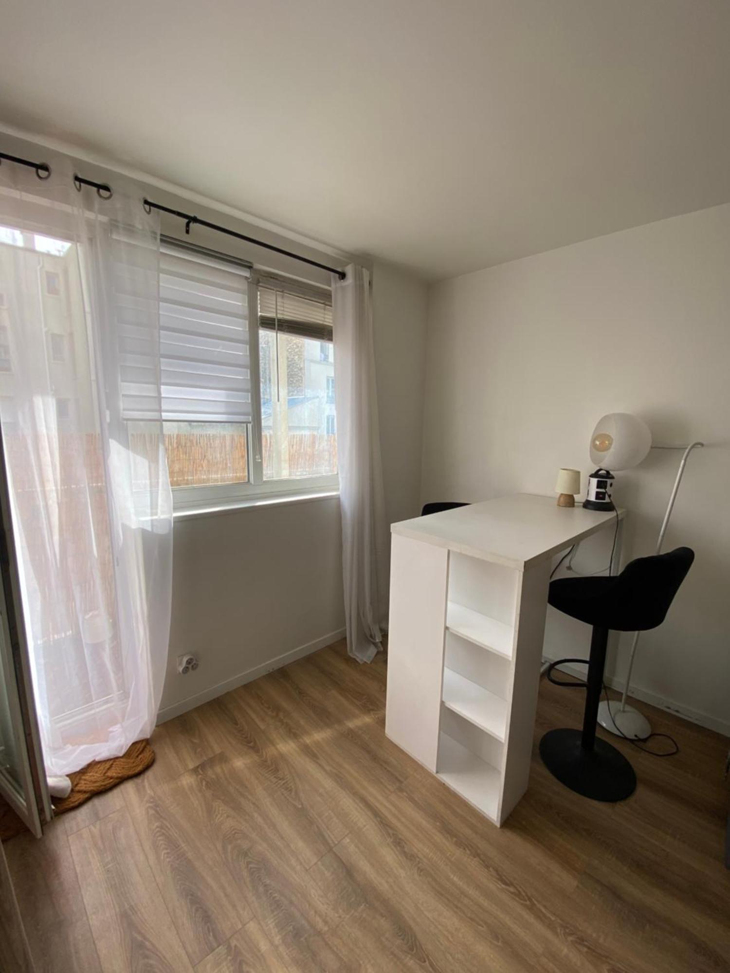 Proche La Avec 2 Balcons *