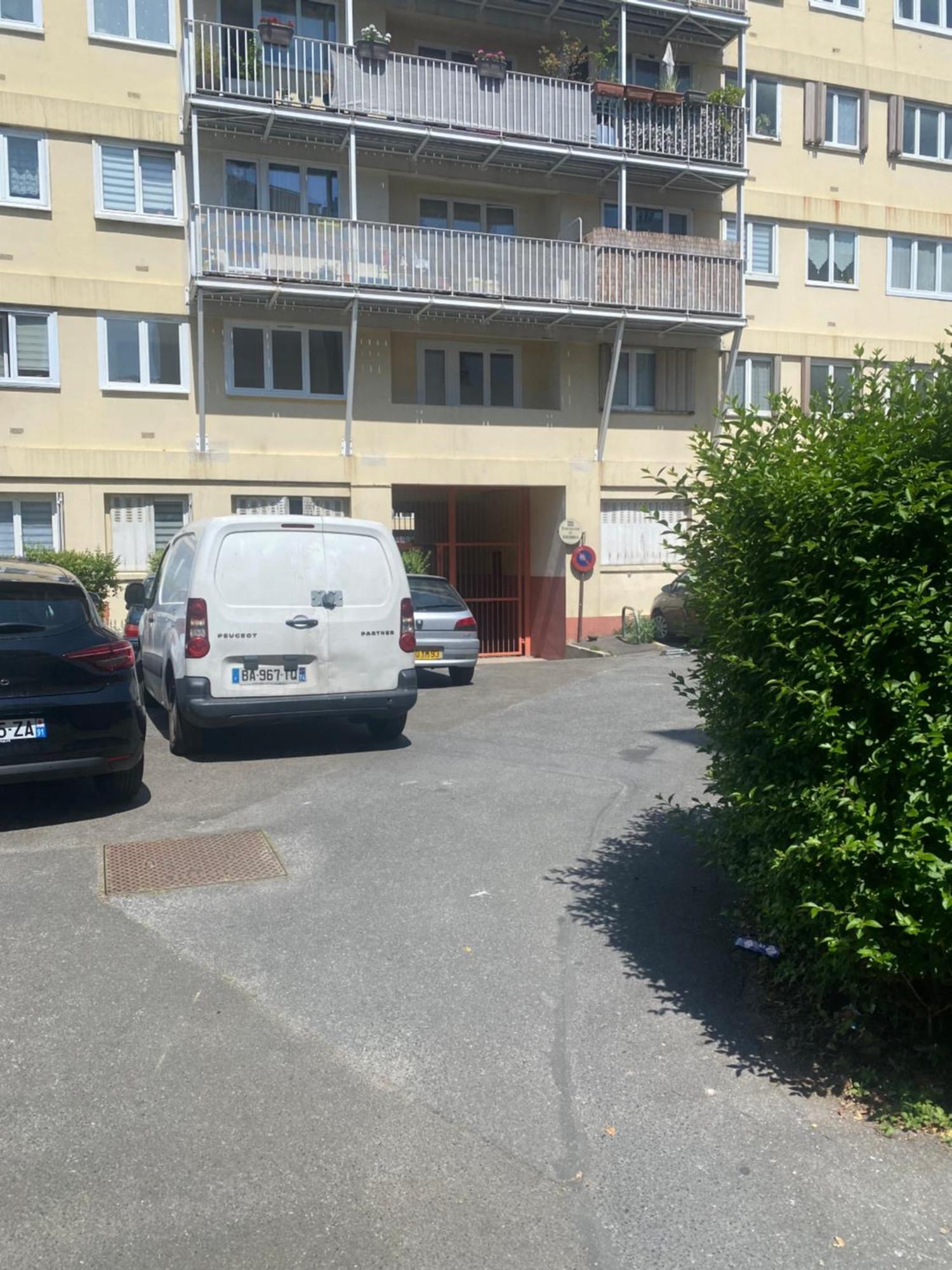 Proche La Avec 2 Balcons *